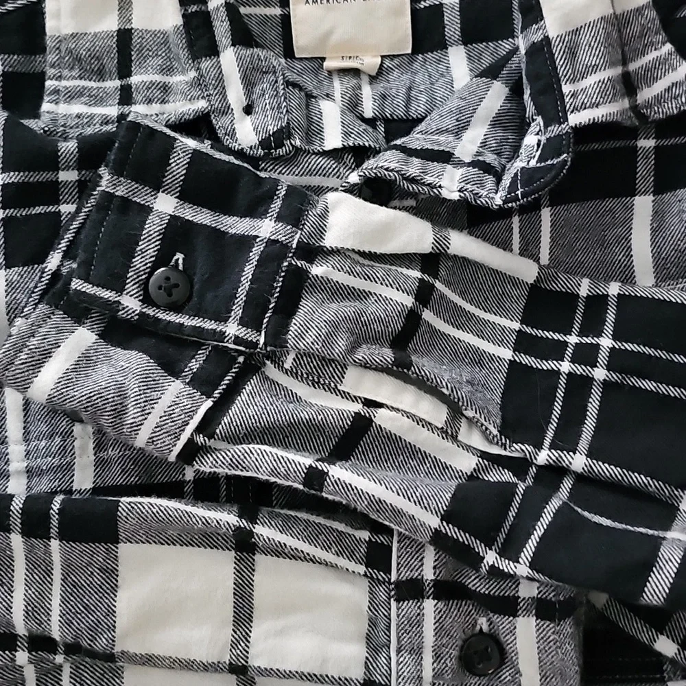 American Eagle (2) Flannel Shirts Mens Size Small EUC Long Sleeve Classic Fit - Picture 2 of 6